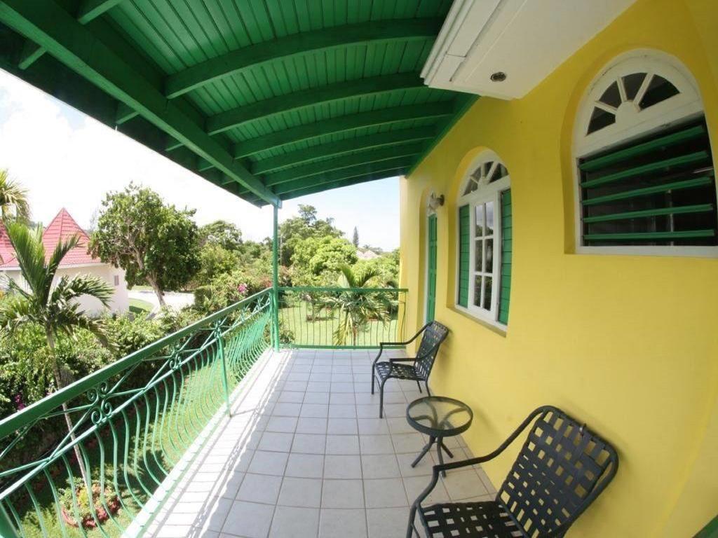 Villa Sonate Runaway Bay Εξωτερικό φωτογραφία