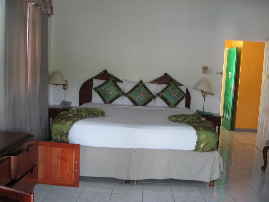 Villa Sonate Runaway Bay Δωμάτιο φωτογραφία