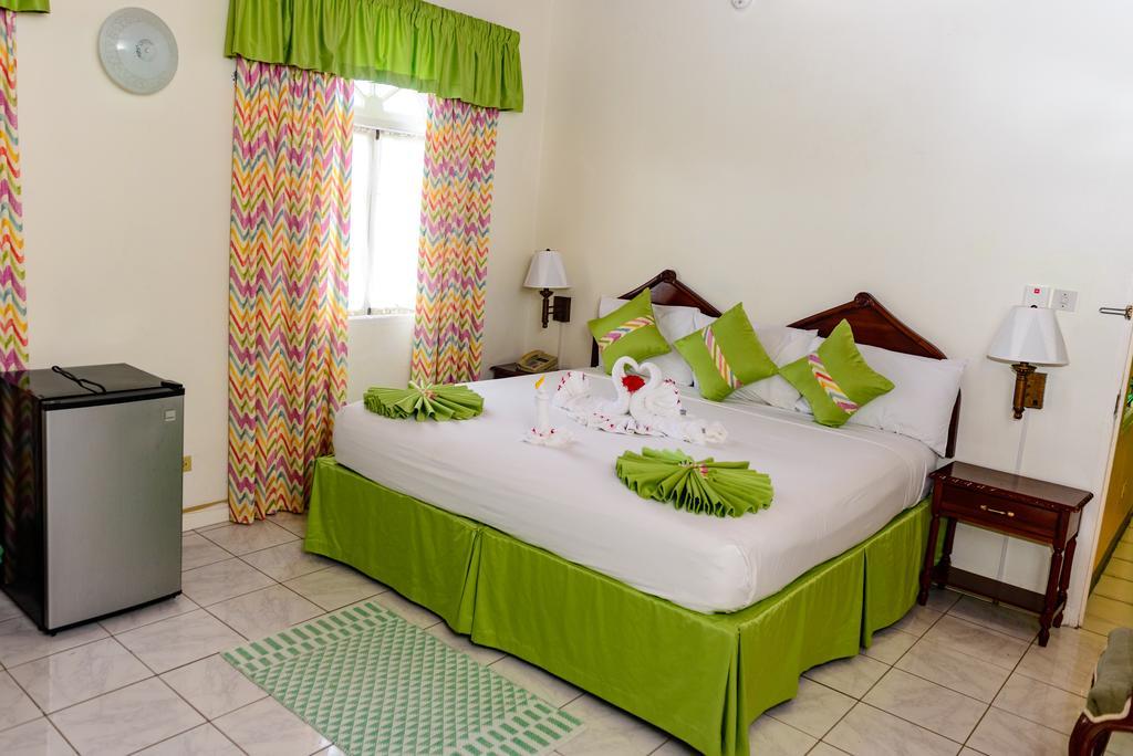 Villa Sonate Runaway Bay Εξωτερικό φωτογραφία
