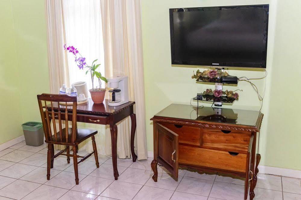 Villa Sonate Runaway Bay Εξωτερικό φωτογραφία