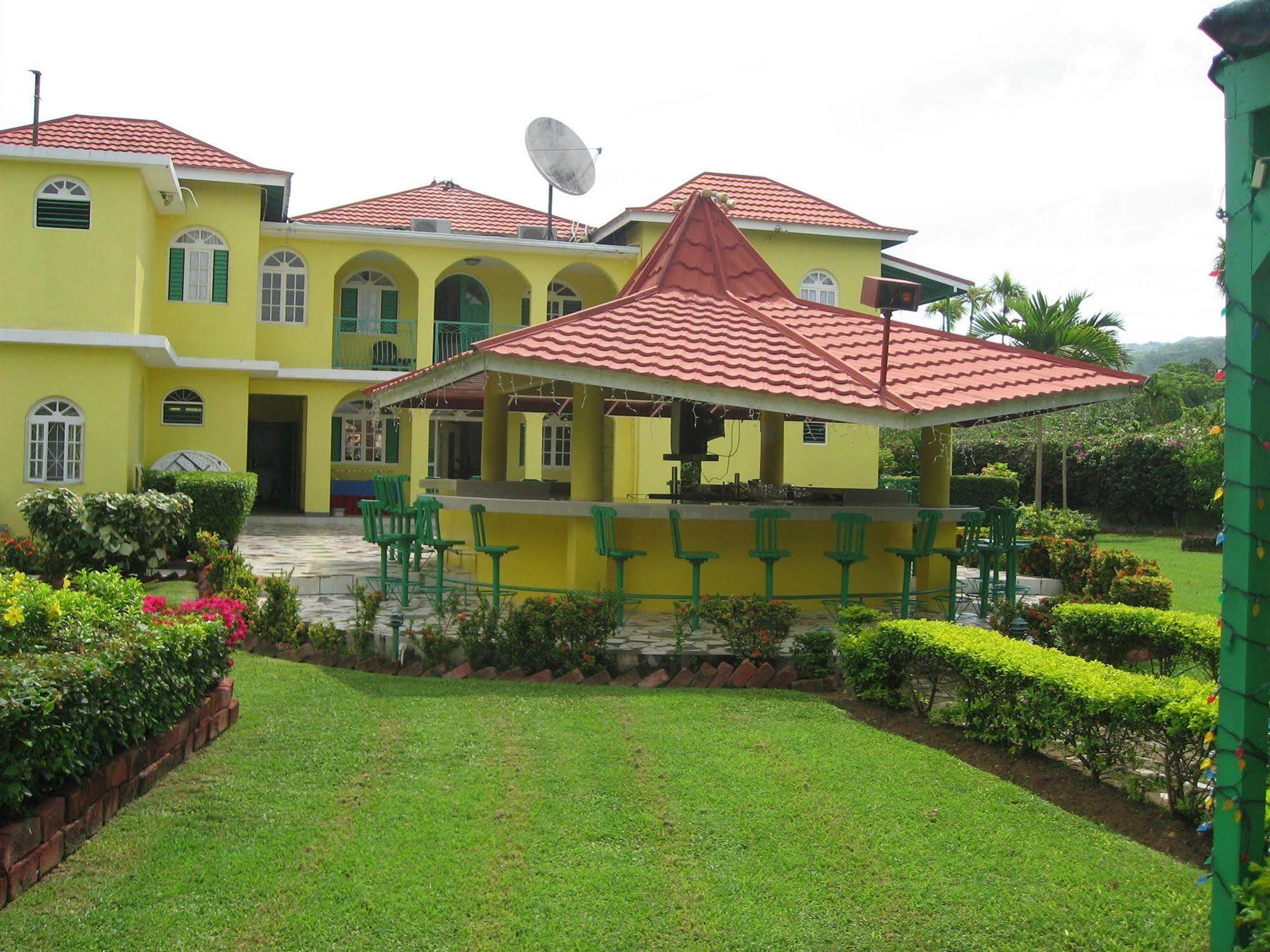 Villa Sonate Runaway Bay Εξωτερικό φωτογραφία